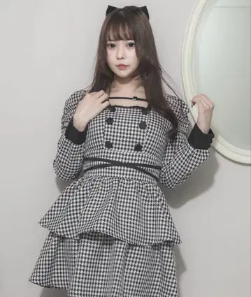 pium 크로스 벨트 티어드 원피스 화이트믹스