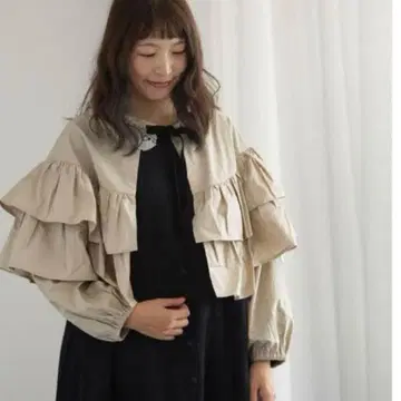 새상품! 츠하루 바이 사만사 모스모스 프릴 티어드 블라우스