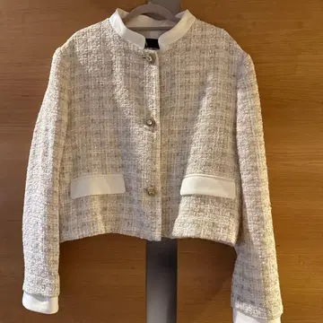 새상품급 ZARA 노카라 자켓 화이트 계열 골드 버튼 L 사이즈