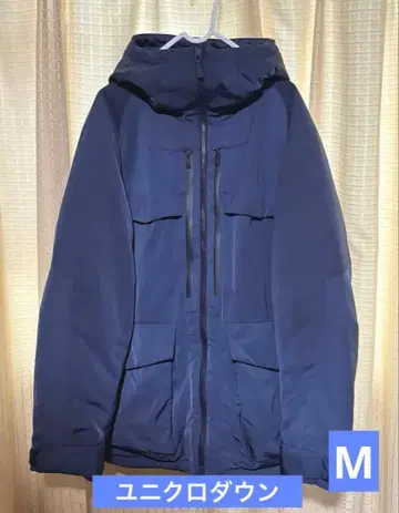 유니클로 화이트 마운티니어링 콜라보 다운 자켓 M 사이즈