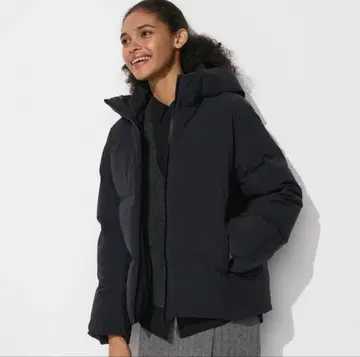 유니클로 심리스 다운 후드티 다운 자켓 유니클로 블랙 블랙