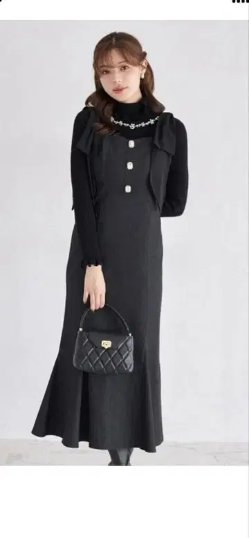 프론트 버튼이 달린 긴팔 머메이드 원피스