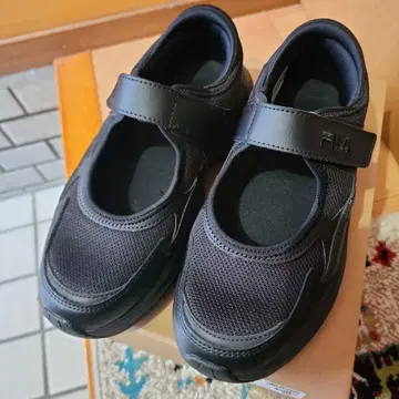 FILA 블랙 스니커즈