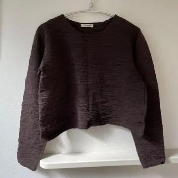 다크 브라운 플리츠 가공 긴팔 상의