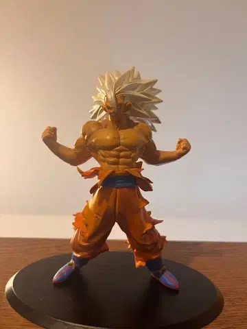 손오공 피규어 전투 포즈