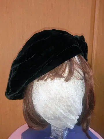 벨벳 리본 포함 블랙 베레모