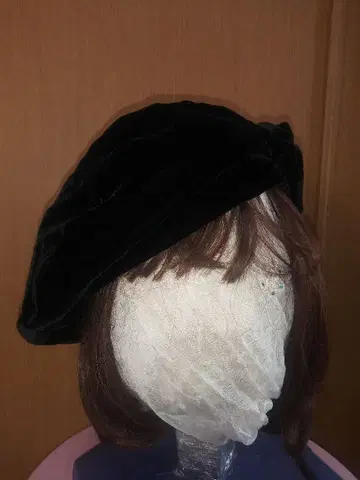 벨벳 리본 포함 블랙 베레모