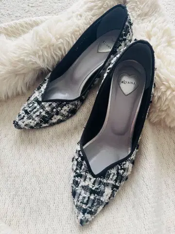 [ 새상품급 ] DIANA 다이애나 하트컷 하트힐 트위드