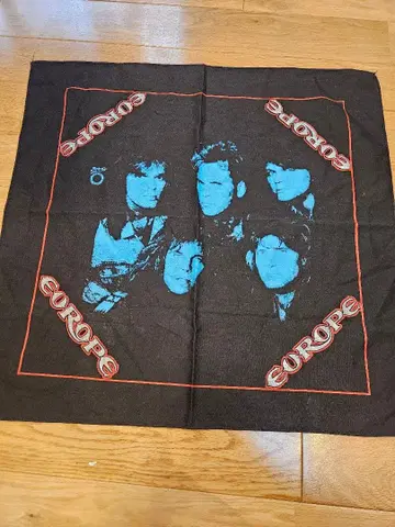 초레어 락밴드 유럽 (Europe) 의 반다나