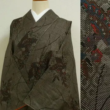 진흙 염색 색상에 잔디와 나비 오시마 명주