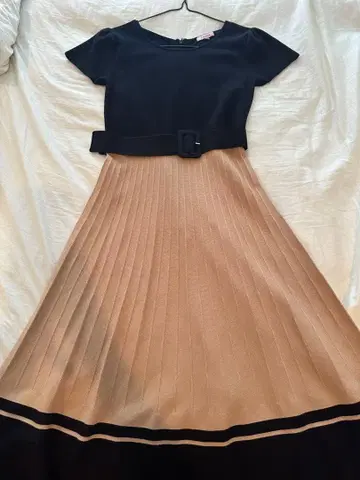 새상품급 TOCCA 니트 플레어 원피스 XS