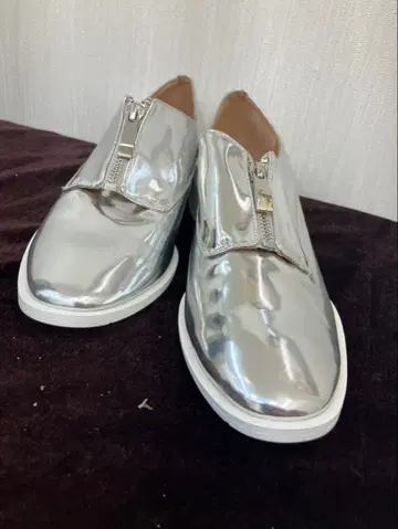 ZARA 실버 지퍼 로퍼