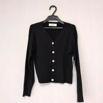 [ 새상품급 ] 레스 빠세 블랙 V넥 가디건