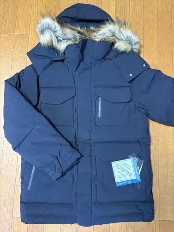 Goldwin GORE-TEX 블랙 다운 코트 L 사이즈