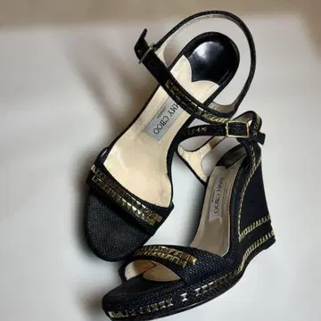 지미추 블랙 웨지 샌들