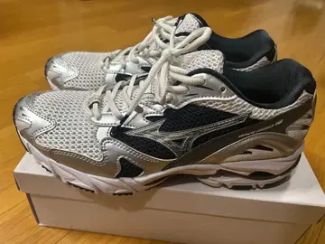 MIZUNO Wave Rider 10 25.5cm