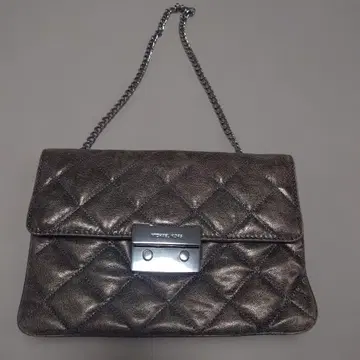 마이클코어스 메탈릭 그레이 핸드백