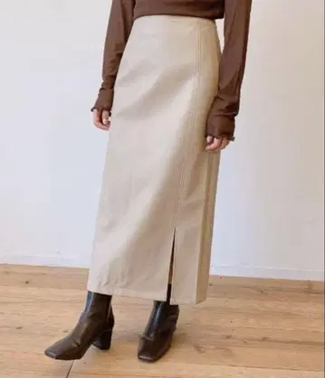 VANNIE U 가죽 슬릿 스커트 타이트 스커트 롱 기장 베이지