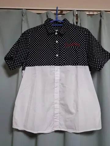 WORLD WIDE LOVE! 반팔 셔츠 도트 무늬