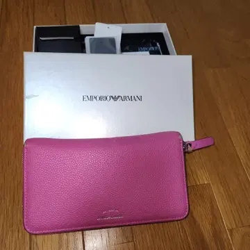 EMPORIO ARMANI 핑크 장지갑