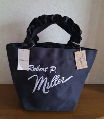 Robert P.Miller 바닥 넓은 로고 자수 토트백