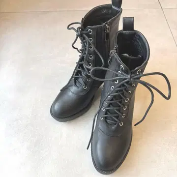 [컨디션 최상] 레이스업 청키힐 부츠 하카마 통굽 블랙
