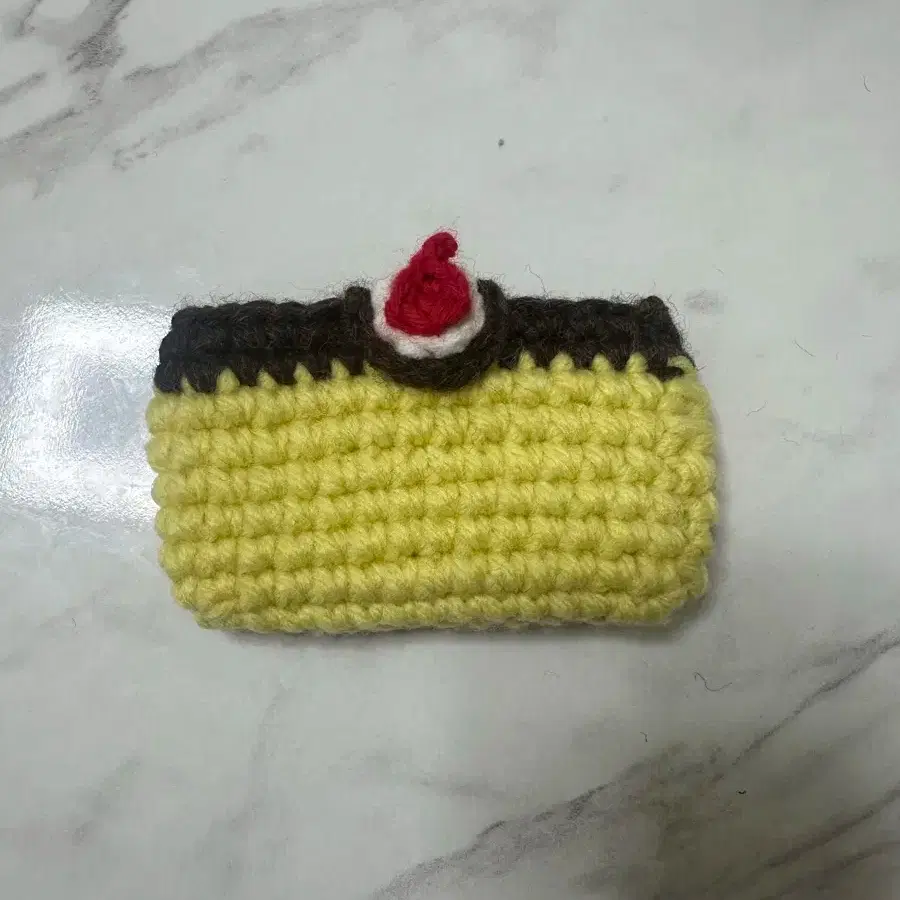 Pudding knit wallet