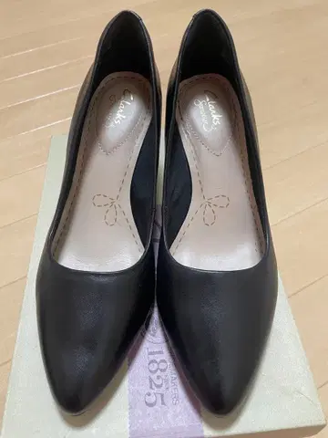 Clarks 블랙 스틸레토 펌프스