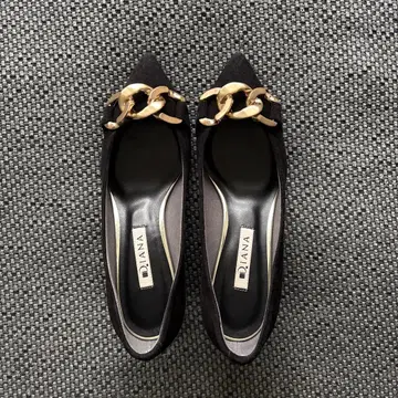 DIANA 블랙 스틸레토 펌프스 23cm