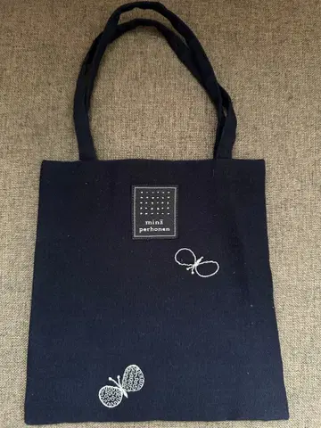 민트 페르호넨 나비 자수 토트백 네이비