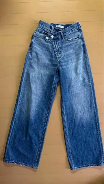 크로스 허리 와이드 스트레이트 데님