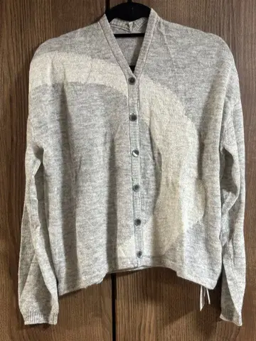 미사용 새상품 센소유니코 이오컴이오 가디건 M 사이즈 38