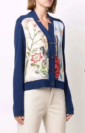 컨디션 최상 페라가모 꽃무늬 실크 울 니트 버튼 다운 가디건