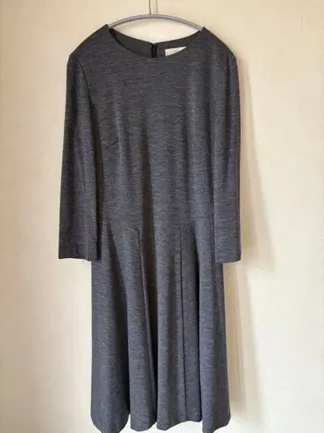 자유구 그레이색 플레어 원피스