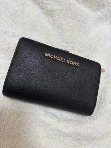 MICHAEL KORS 블랙 이단 접이식 지갑