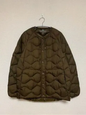 유니클로 화이트 마운티니어링 M 브라운 브라운 울트라 라이트 다운