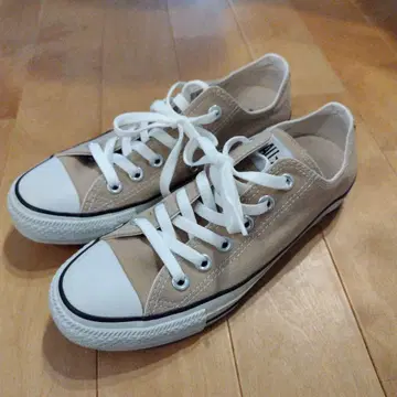 베이지 캔버스 로우컷 스니커즈