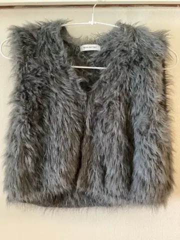 내추럴 뷰티 베이직 그레이 퍼 베스트 슬리브리스