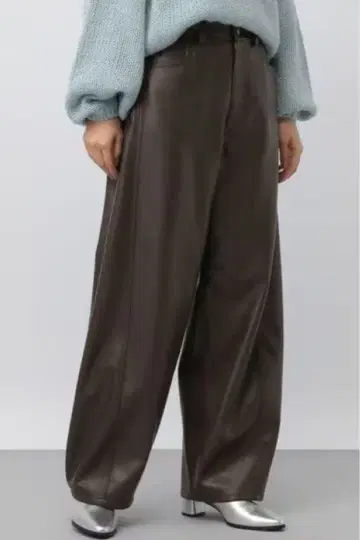 [ apart by ] 인조 가죽 코쿤 팬츠