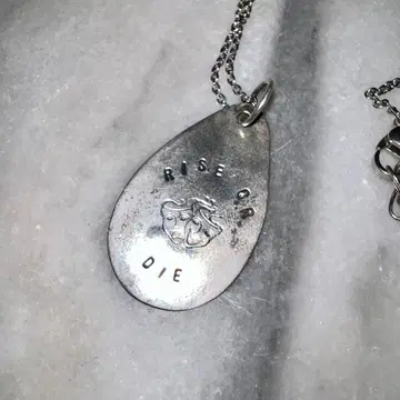 RISE OR DIE 실버 펜던트 목걸이