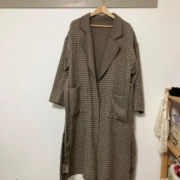 베이지 계열 체크 롱 코트 허리 리본 포함