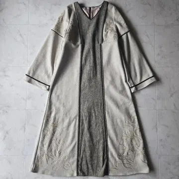 새상품급 윌프리 코드 자수 트위드 원피스 베이지 플레어 롱