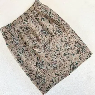 꽃무늬 자카드 타이트 스커트 베이지 계열 M 사이즈 엘레강트 캐주얼