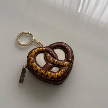 [ 미사용 새상품 ] kate spade 프레첼 모양 코인 케이스