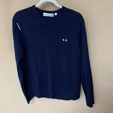 새상품급 유니클로 ANYA HINDMARCH 네이비 니트 스웨터 긴팔