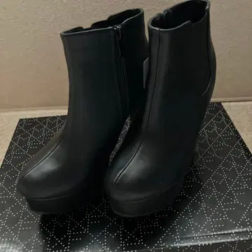 블랙 지퍼 부티 하이힐 미사용 새상품