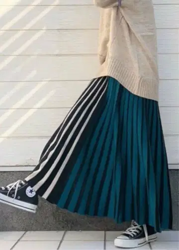 Q 스트라이프 니트 스커트