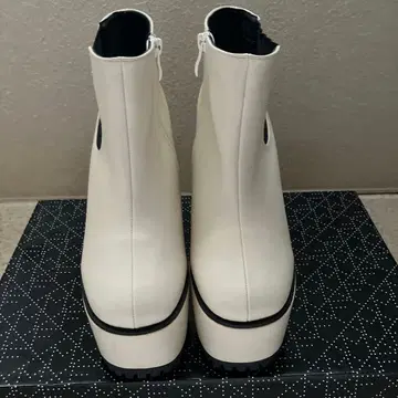 화이트 하이힐 부츠 미사용 새상품