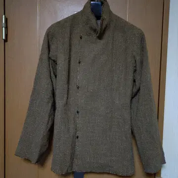 요건 레일 브라운 계열 자켓