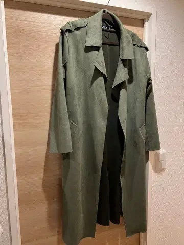 ZARA 올리브 그린 트렌치코트